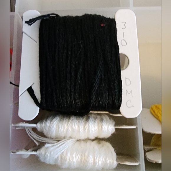 Lot of embroiderly floss - Picture 5 of 8